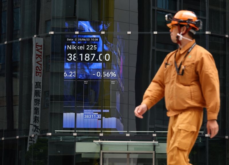 Stocks drift before tech earnings as Fed drama confounds