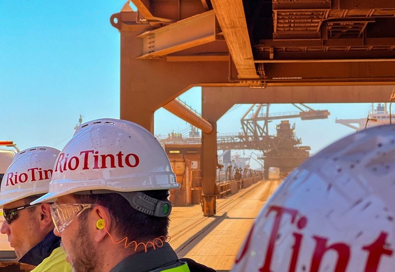 Mining giants squeeze dividends with an eye toward funding growth