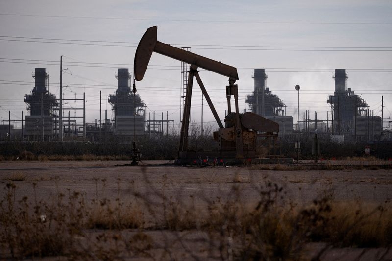 Oil prices tick up on worries of escalating US-Iran tension