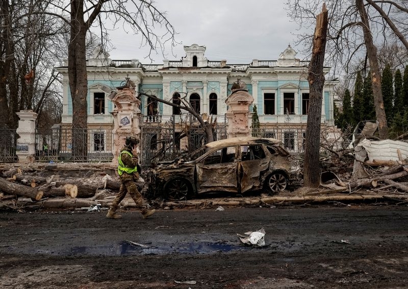 US lawmakers look to boost Ukraine, sanction Russia, sources say