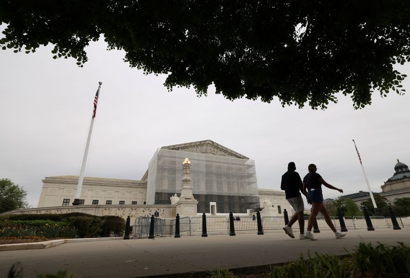 Venezuelan migrants seek further deportation protections after Supreme Court ruling