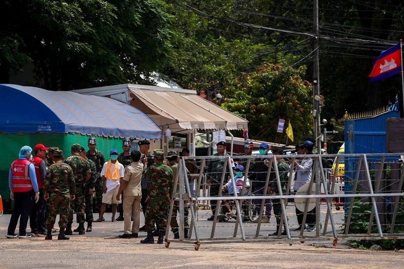 Thailand returns some Cambodian soldiers ahead of key border talks