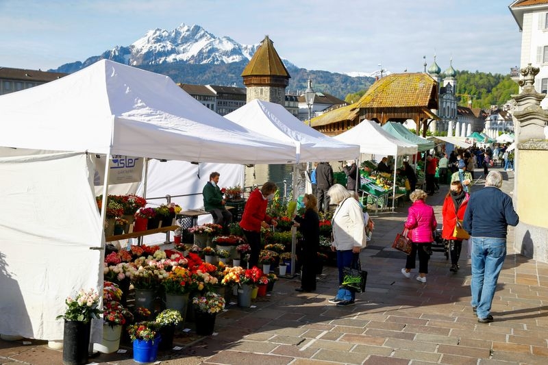 Swiss inflation turns negative for first time since COVID pandemic