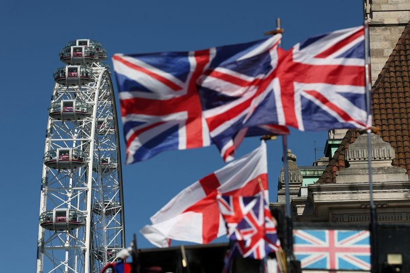 UK sanctions directors of oil trading group over Russian ties