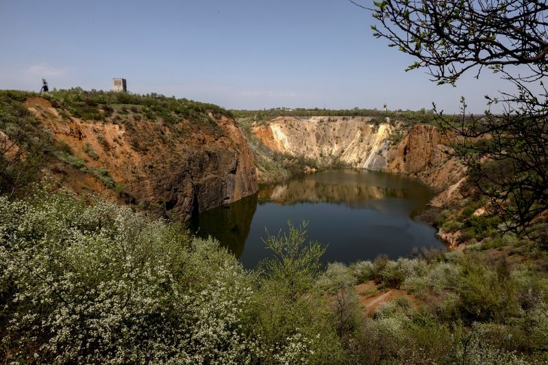 Ukraine's mining heartlands tell Trump: Don't take advantage of us