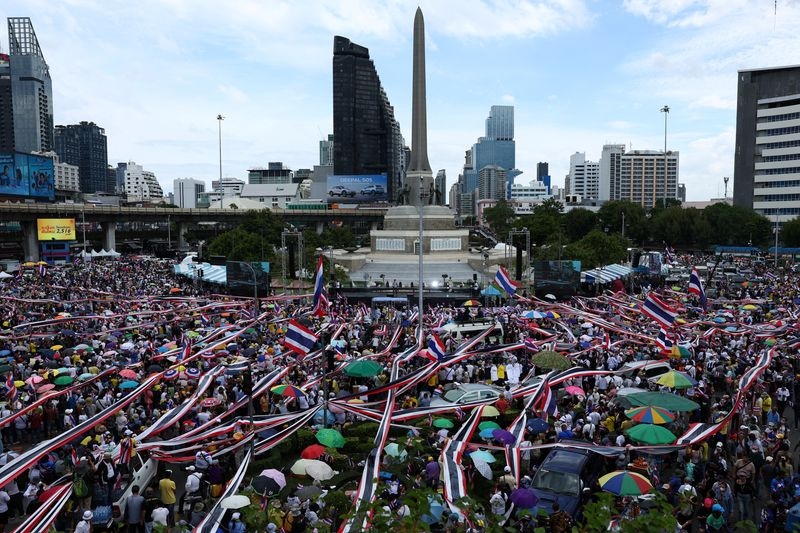 Thousands demand Thai prime minister quit over border dispute