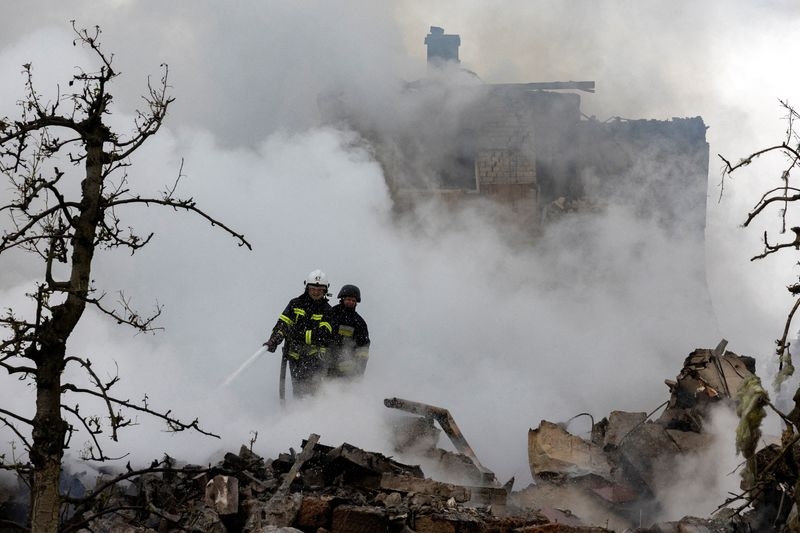 Russia attacks Ukraine for third night in a row, Ukrainian officials say