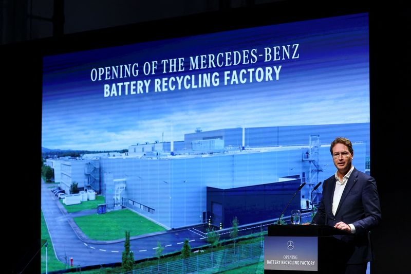 Mercedes CEO calls for 'reality check', slamming EU combustion engine ban