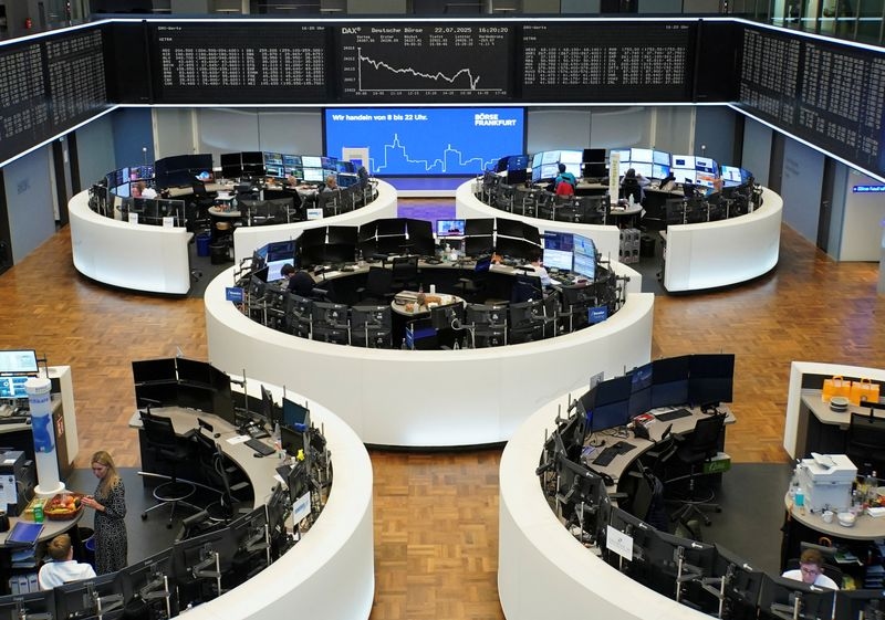 European shares extend gains ahead of US-Russia talks