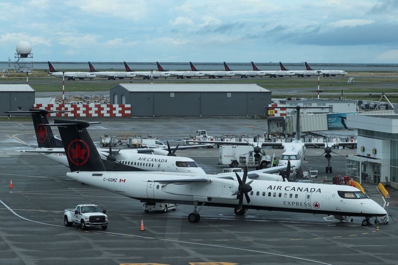 Canadian government moves to end Air Canada strike