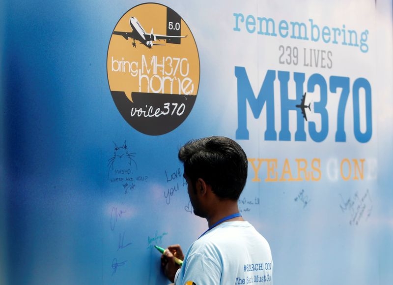 Malaysia yet to finalise MH370 search contract, as ship heads to new zone