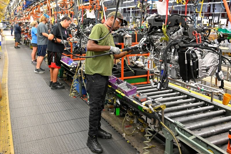 US business activity rises; tariffs fuel inflation concerns