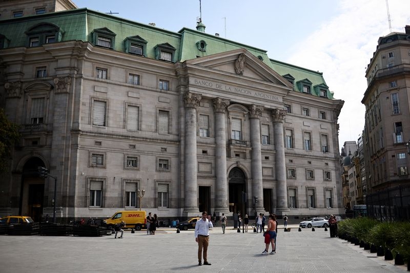 Argentina requests first tranche of more than 40% under $20 billion IMF program