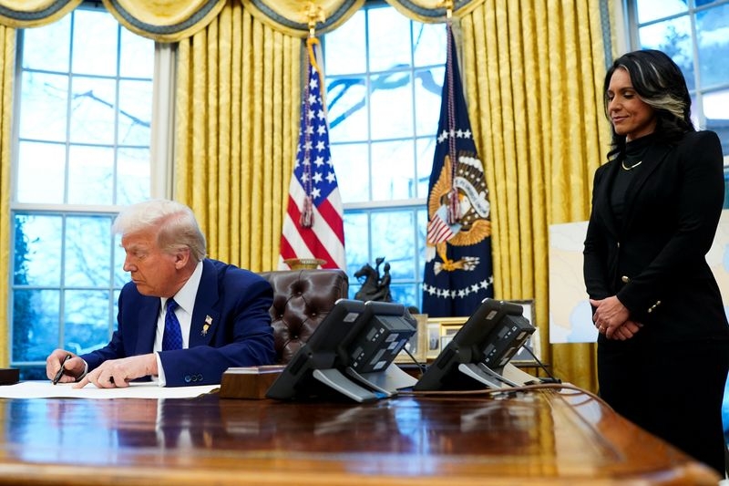 Trump contradicts his spy chief on Iran's nuclear program