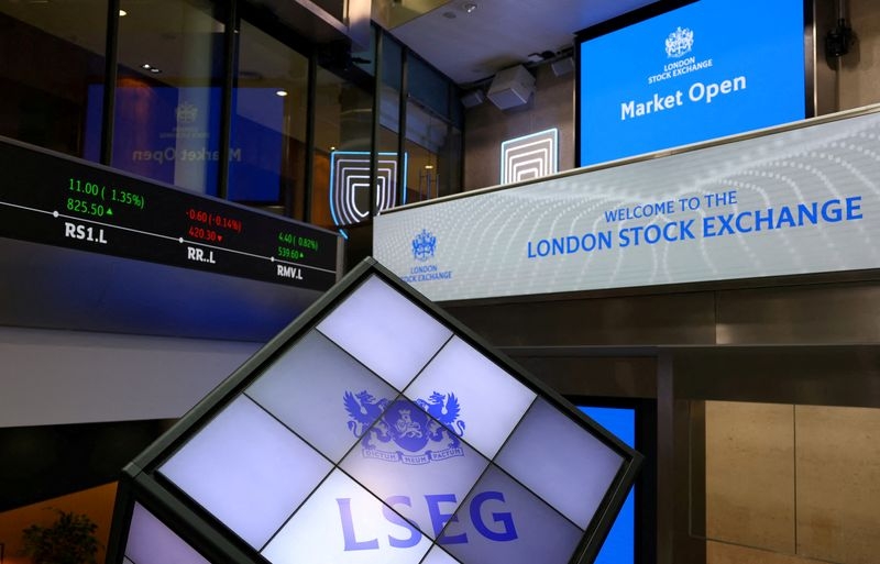 Sterling ticks lower ahead of closely watched UK spending review