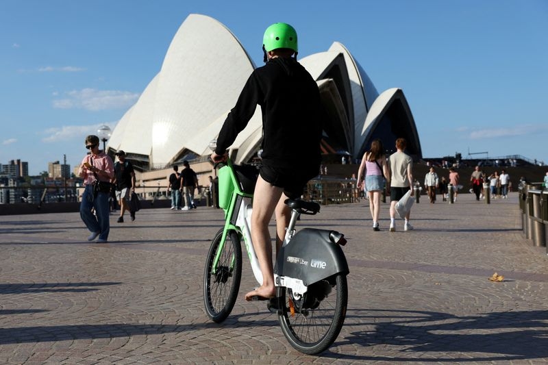 Exclusive-Uber-backed electric bike startup Lime hires banks for US IPO, sources say