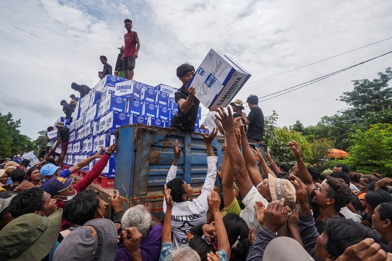 Thai-Cambodia border shelling continues despite Trump's ceasefire call