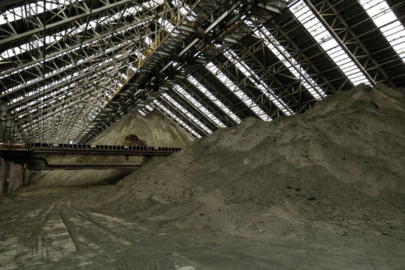 Panama's economic growth slows to 2.9% in 2024 after key mine closure