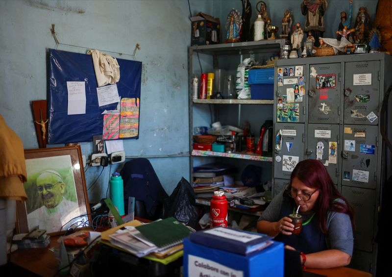 In Buenos Aires' poor neighborhoods, residents recall beers and chats with Pope Francis