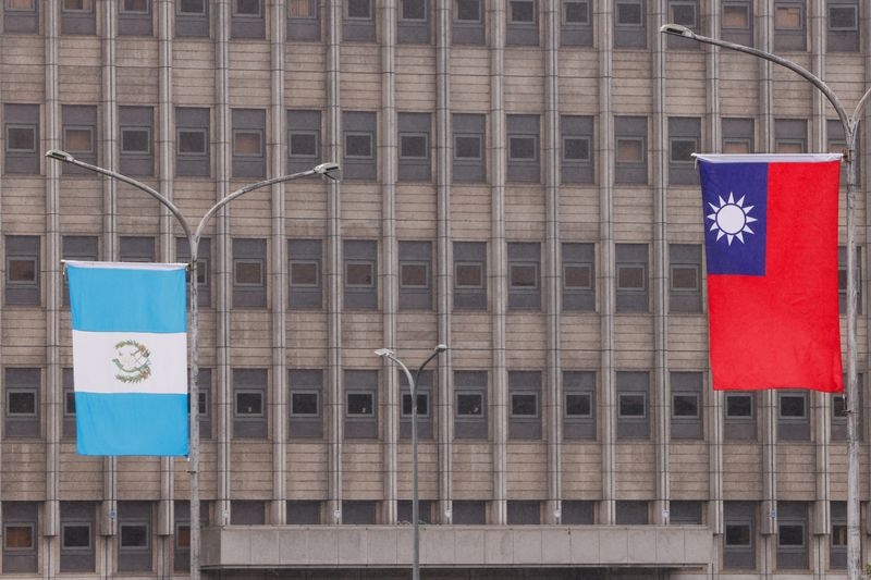Guatemala president reaffirms support for 'brothers' in Taiwan