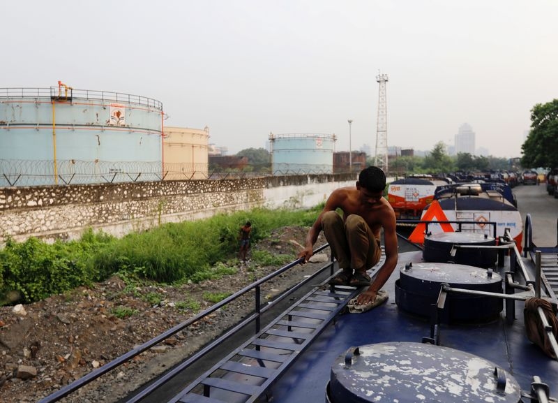 India plans new strategic oil reserve to enhance energy security