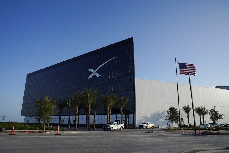 White House reviews SpaceX contracts as Trump-Musk feud simmers, sources say
