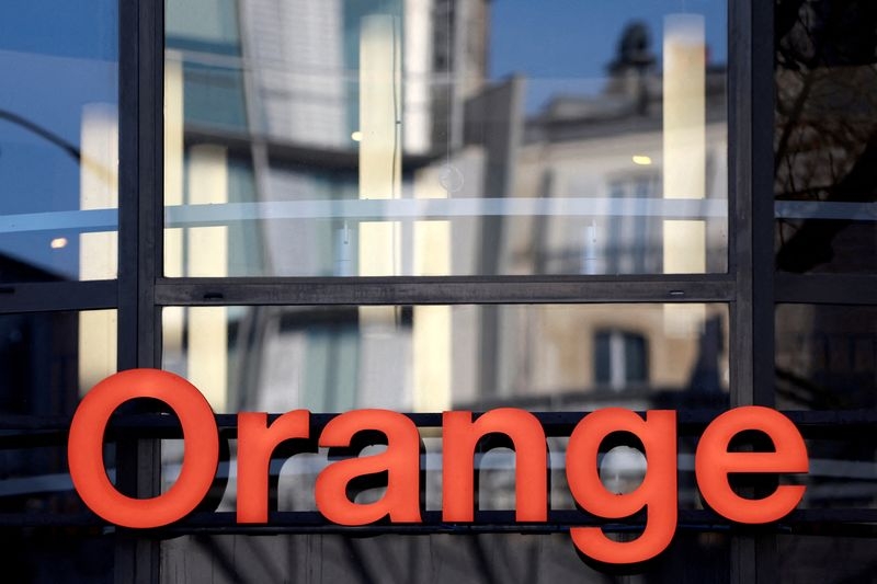 France's Orange posts Q4 profit beat on rebound in home market