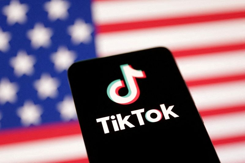 TikTok prepares US app with its own algorithm and user data