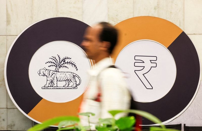 Foreigners step up India bond purchases before anticipated interest rate cut