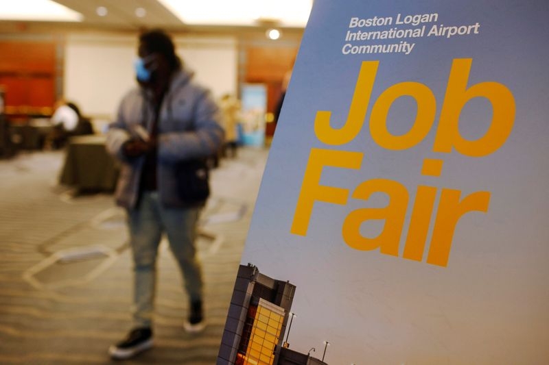 US weekly jobless claims rise marginally as labor market remains stable