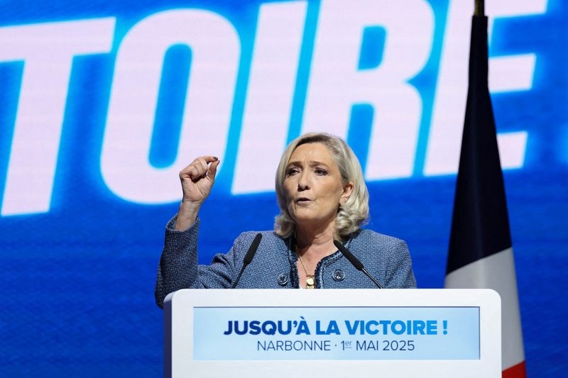 Secretive French thinkers behind Le Pen come out of the shadows