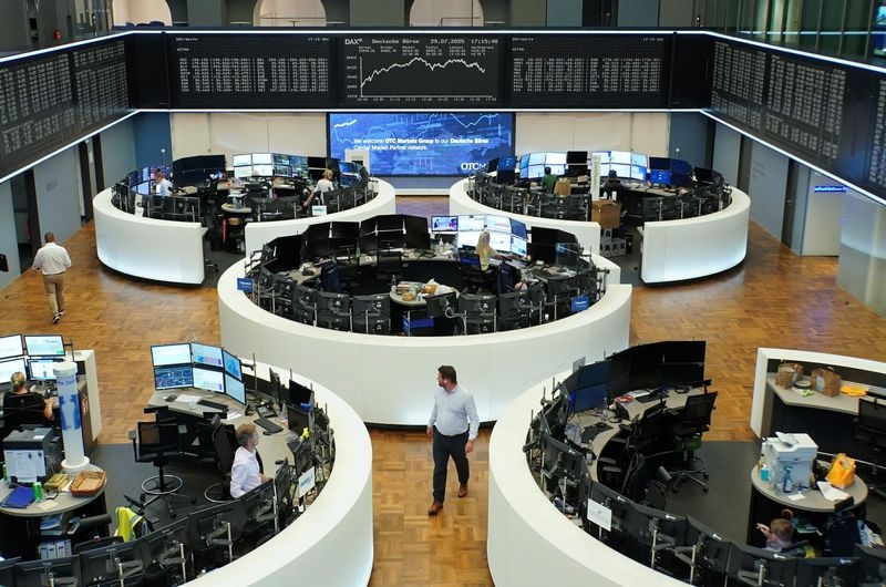 European shares edge higher amid earnings flurry, US tariff blitz