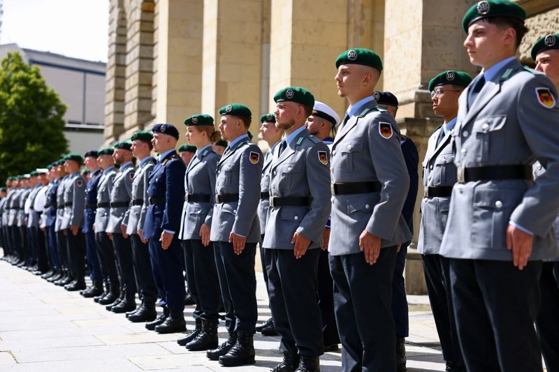 Germany to hire 11,000 more military personnel this year, Bild reports