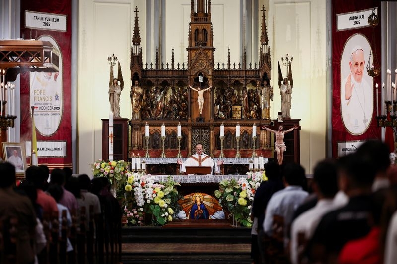 Outpouring of grief over Pope Francis' death in largest Muslim-majority country Indonesia