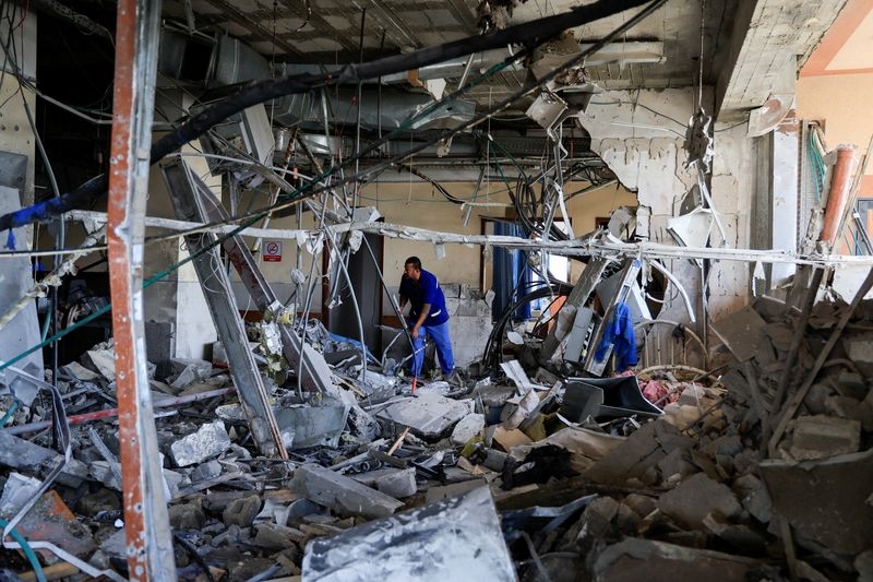 Israeli strike on Gaza hospital kills wounded journalist