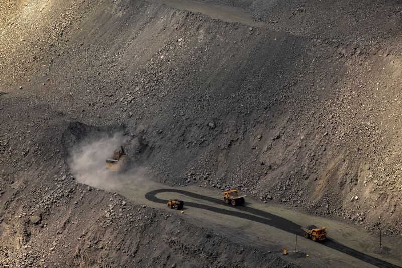 Analysis-US, Ukraine may wait decade or more to see revenue from minerals deal