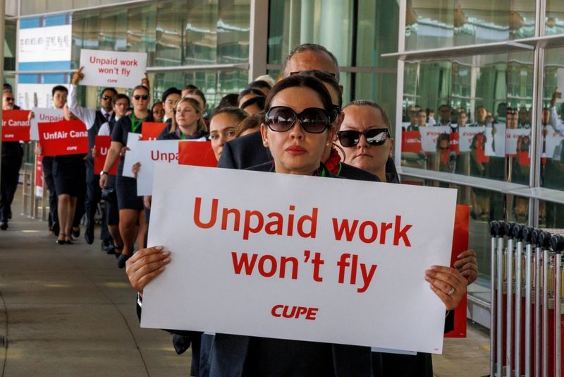 Canada minister urges Air Canada, union to return to bargaining table as strike looms