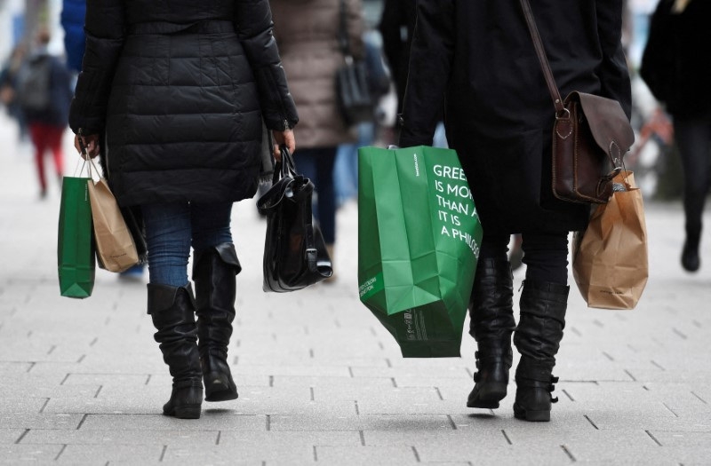 German retailers see slower sales growth over consumer uncertainty