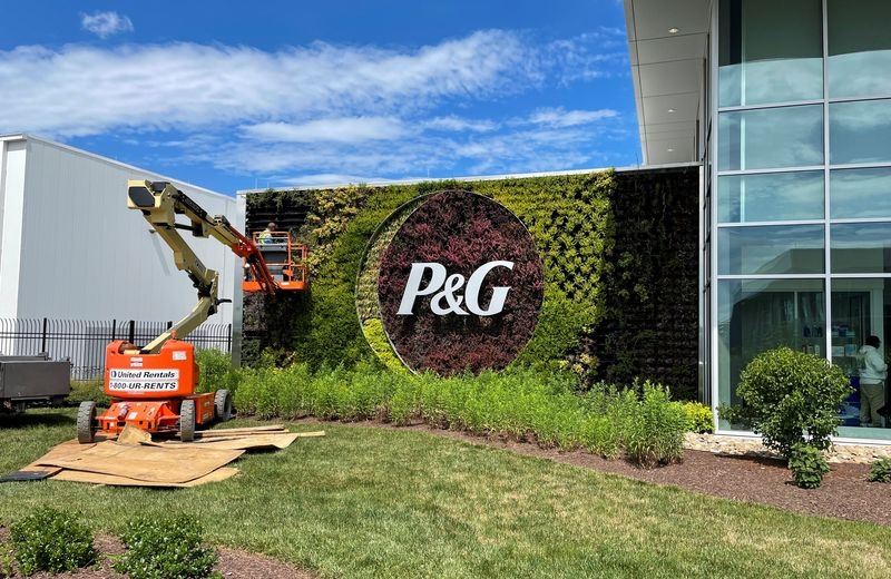 P&G's earnings forecast in spotlight as uncertainty plagues consumer spending