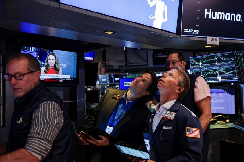 Wall Street traders will get fatter bonuses after riding volatile markets, consultancy says