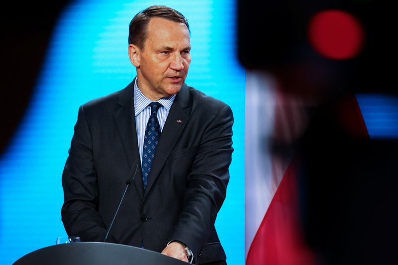 Polish foreign minister takes aim at Musk after Trump clash