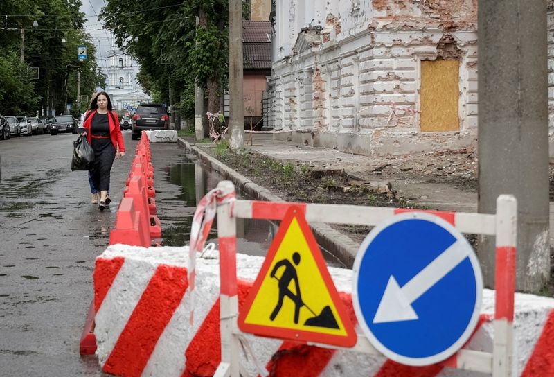 Residents weigh their chances as Russian troops approach Ukrainian city