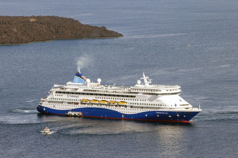 Greece's Santorini welcomes first cruise ship after quakes