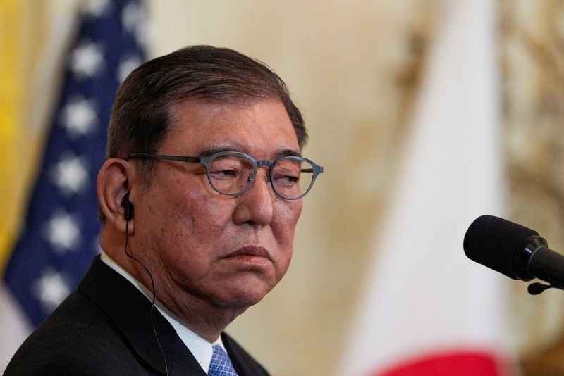 Japan PM apologises for giving out gifts, clouding budget prospects