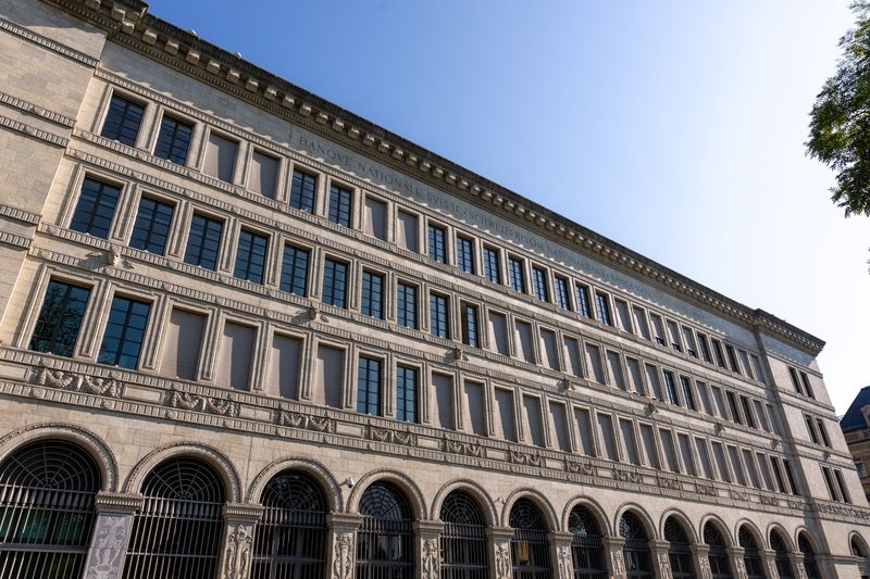 Swiss sight deposits jump spurs talk of central bank currency intervention
