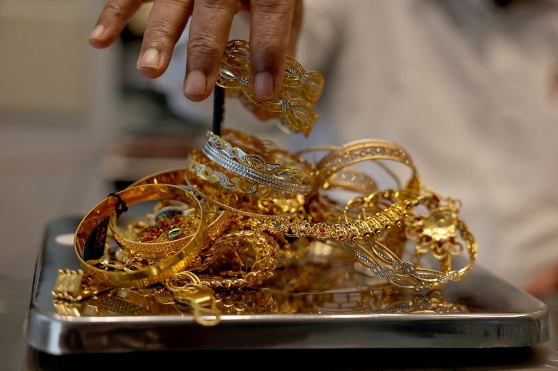 Gold set for weekly drop, US data dims large Fed rate cut hopes