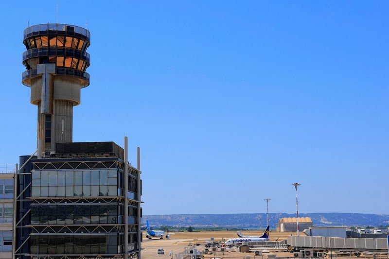 French air traffic controllers' strike disrupts flights for second day