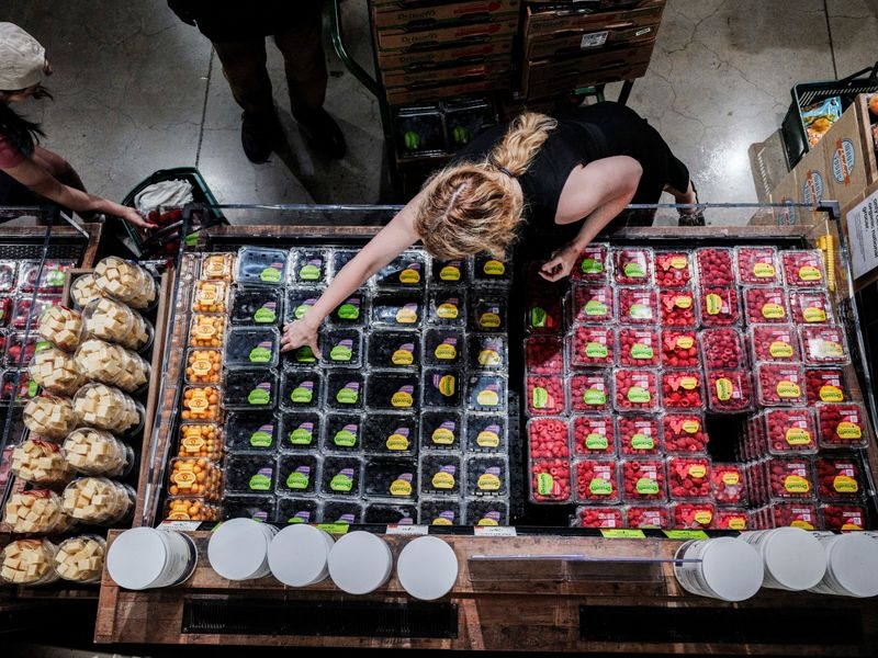 Stressed US low-income shoppers hunt for smaller packs, restaurant meals under $5