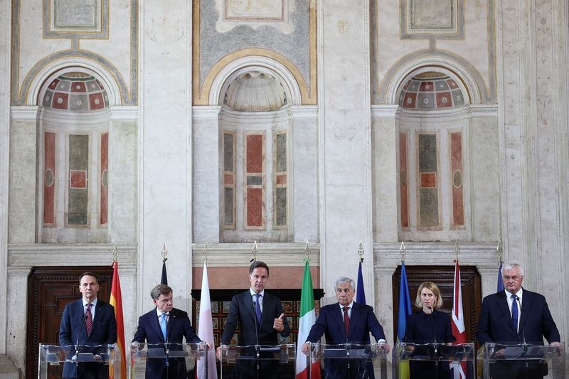 European foreign ministers ready to toughen action against Russia