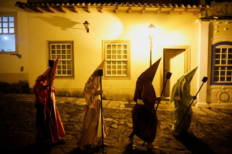 Catholicism shrinks in Brazil as evangelical faith surges